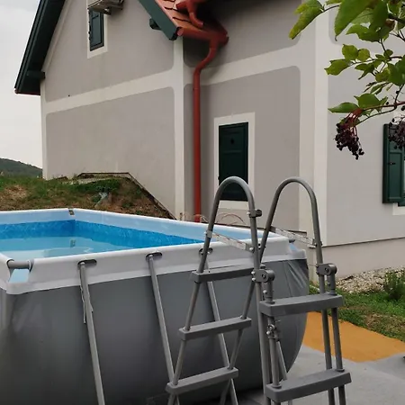 Panoramahaz Lovason *