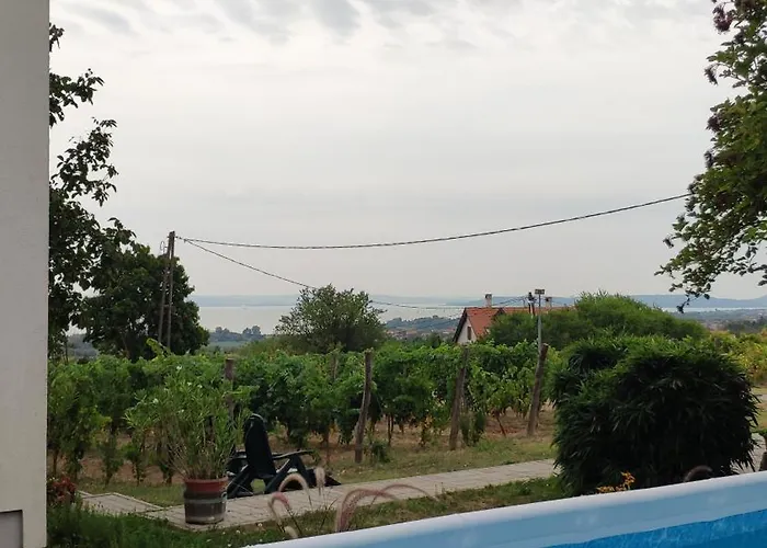Panorámaház Lovason *